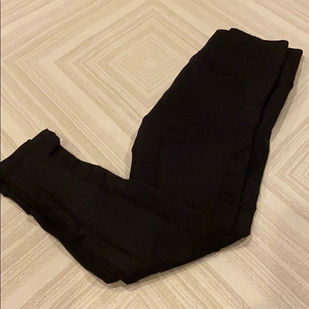 Avocado Black Textured Thick Cropped Leggings